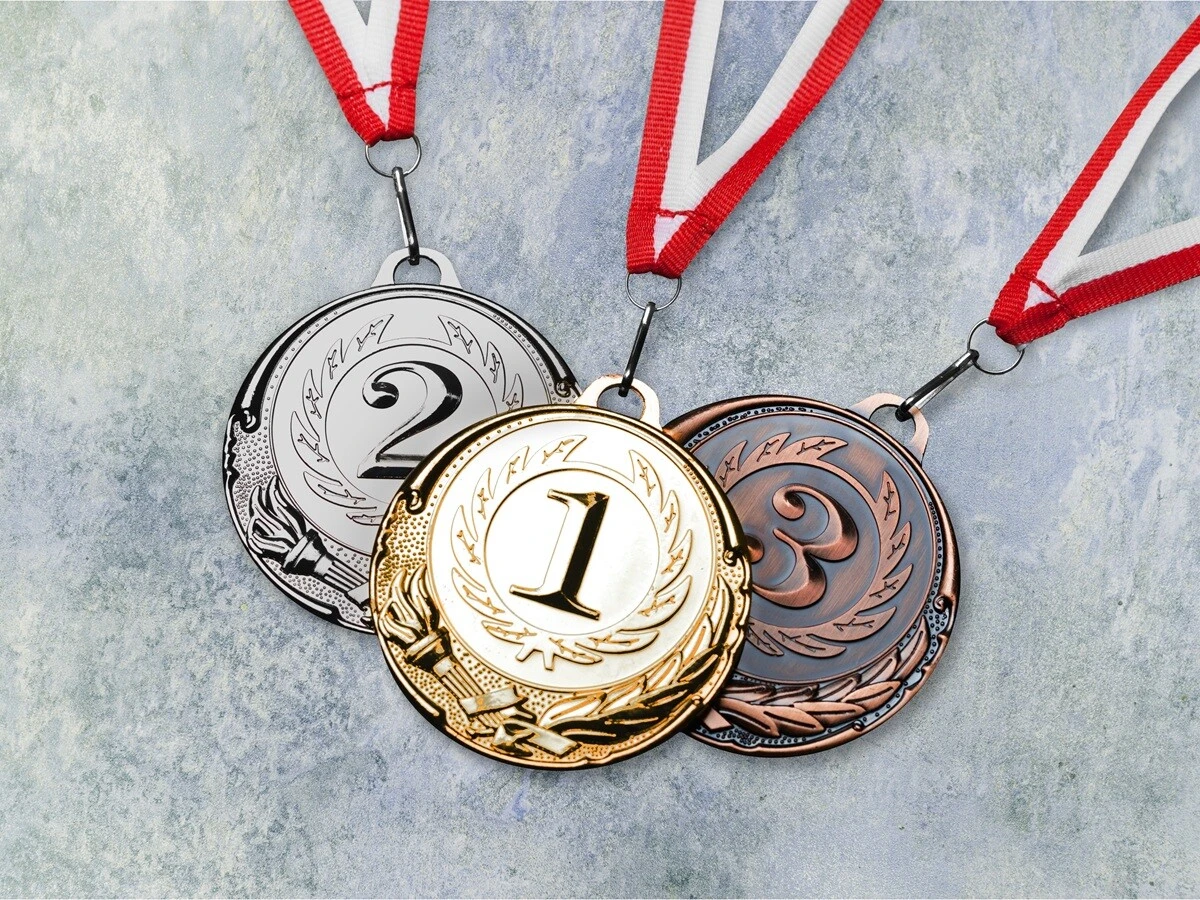 【2026年最新】オリンピックの賞金(報奨金)はいくら? 日本と海外の差や「税金」の仕組みを徹底解説